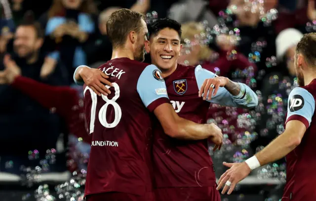 Edson Alvarez celebrates with his West Ham United teammates