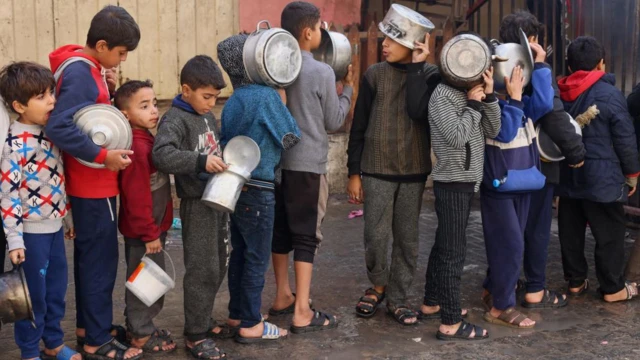 Children lining up for food in Rafah, south Gaza