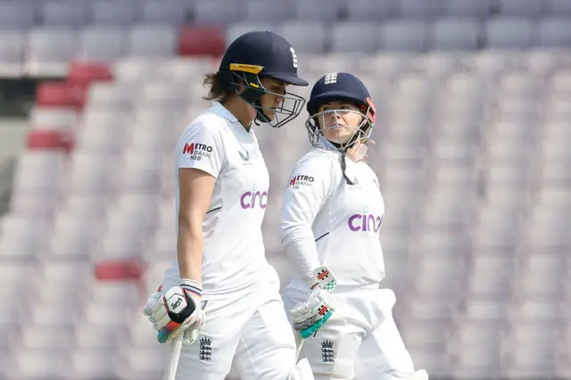 Nat Sciver-Brunt and Tammy Beaumont