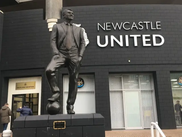 Sir Bobby Robson statue