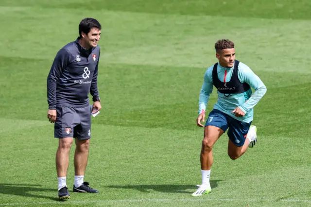 Head Coach Andoni Iraola with new signing Max Aarons of Bournemouth during a training session