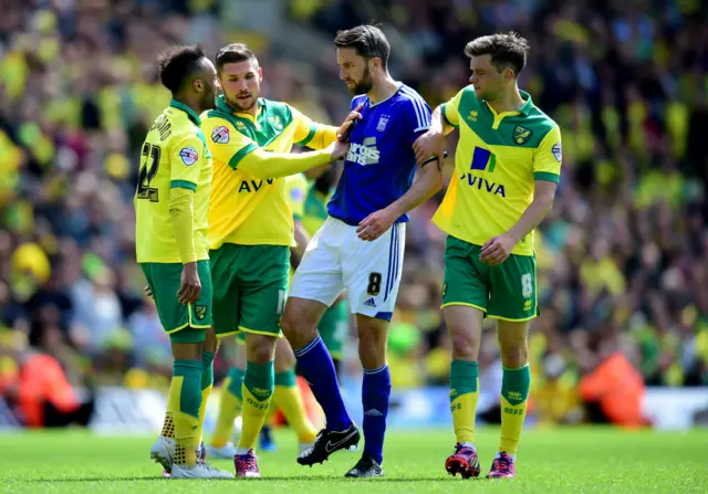 Nathan Redmond of Norwich City (22) and Cole Skuse of Ipswich Town clash