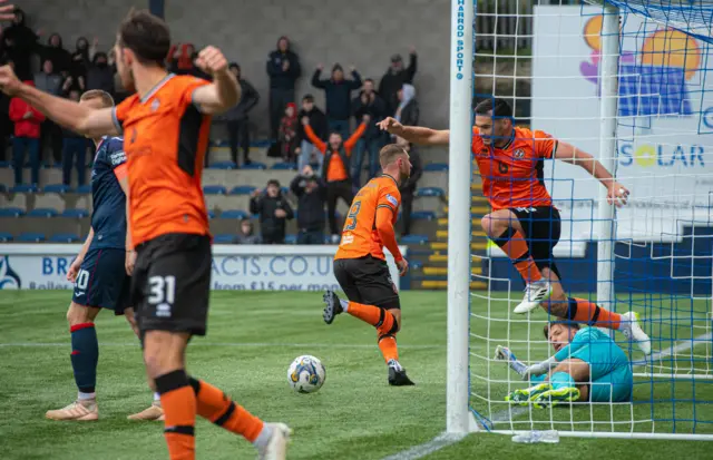 Louis Moult (centre) scores to level for United at Stark's Park