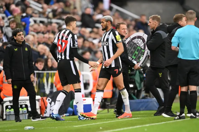 Joelinton of Newcastle United reacts as he is substituted off injured for teammate Lewis Miley