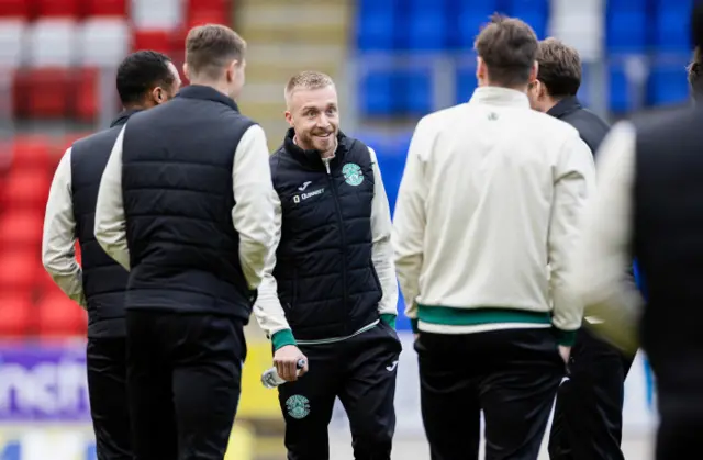 Jimmy Jeggo chats with team mates pre-match in Perth.