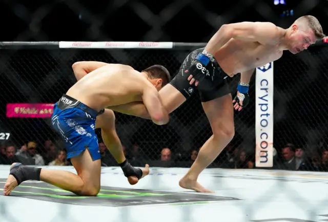 Shavkat Rakhmonov taking down Stephen Thompson