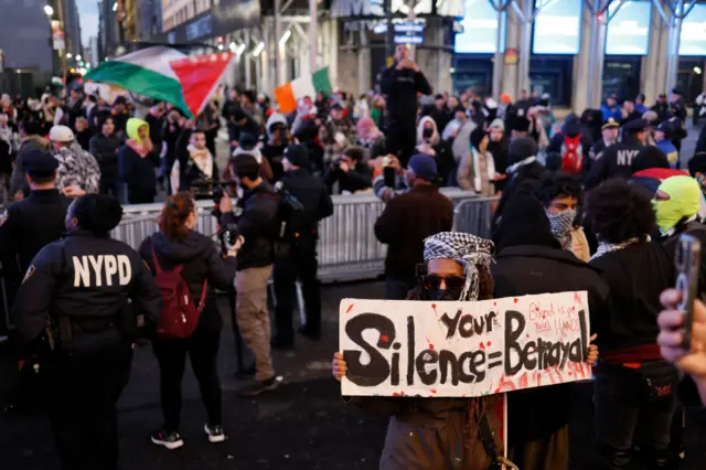 Activists stopped in front of New York's Penn Station, demanding a ceasefire