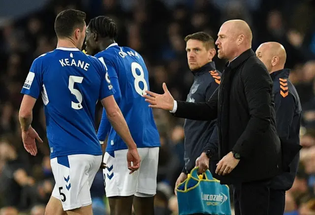 Sean Dyche (R) talks to Everton's English defender Michael Keane on the touchline