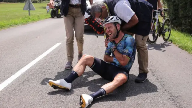 Mark Cavendish suffers a crash at the Tour de France