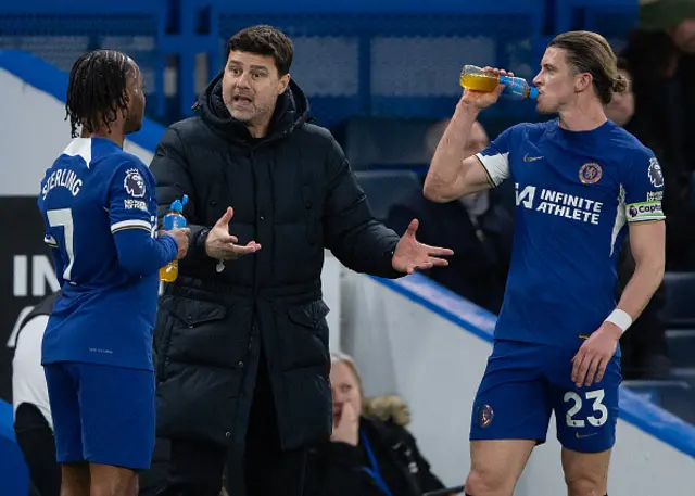 Mauricio Pochettino talks to Raheem Sterling and Conor Gallagher on the touchline during a game