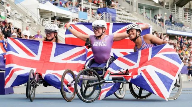 Hannah Cockroft celebrates world T34 100m gold