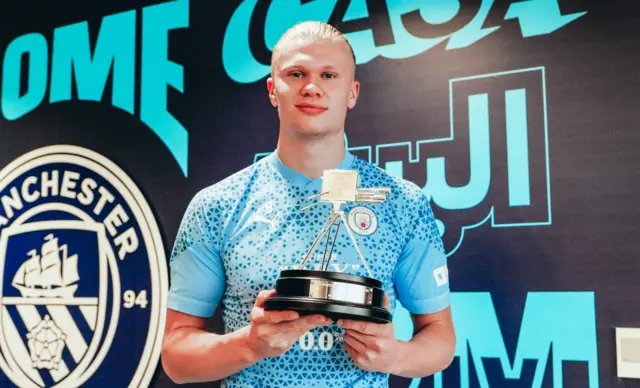 Erling Haaland with his World Sport Star award