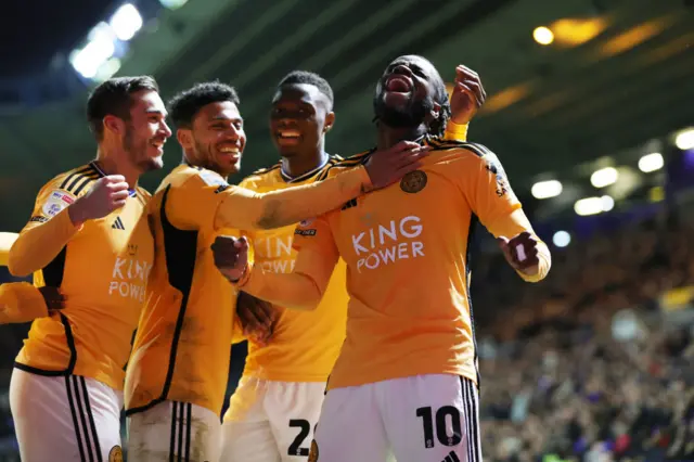 Stephy Mavididi celebrates with his teammates