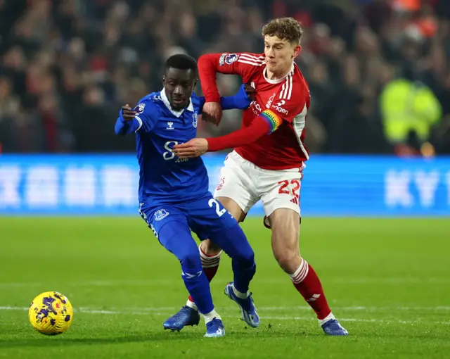 Gueye and Worrall duel for the ball.