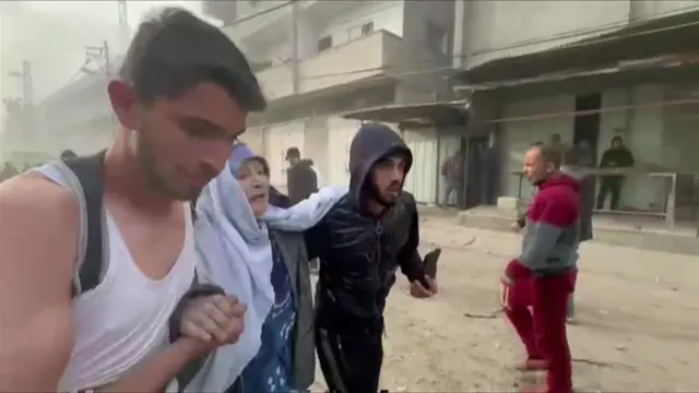 People run after a bombardment in Rafah, Gaza