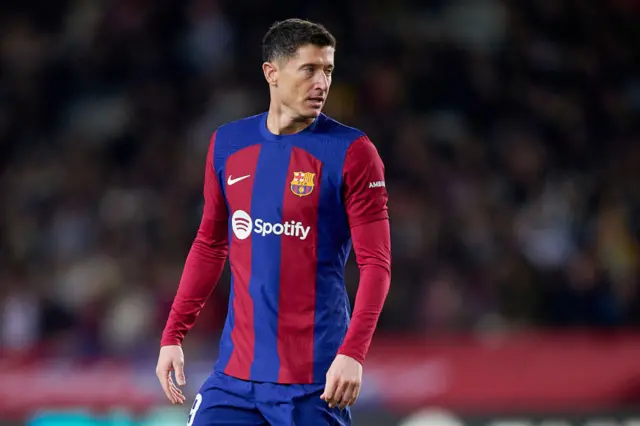 Robert Lewandowksi in action for Barcelona.