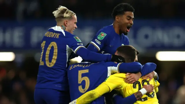 chelsea players celebrate their win over Newcastle