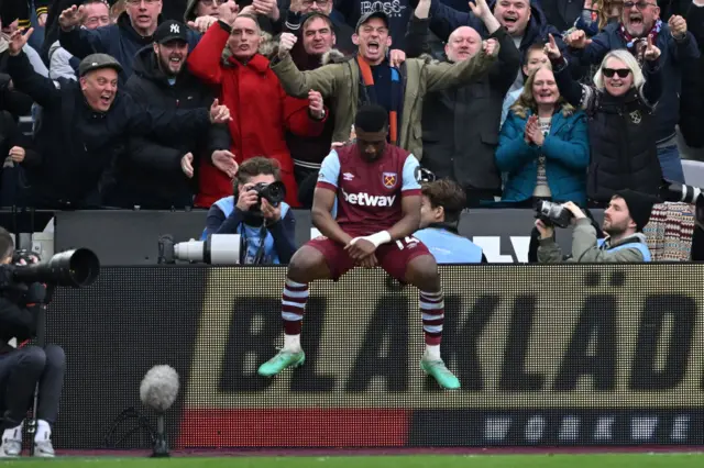 Mohammed Kudus celebrates