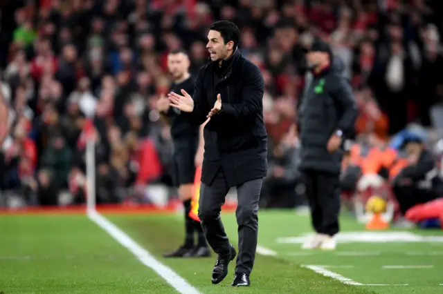 Arteta claps his side from the touchline.