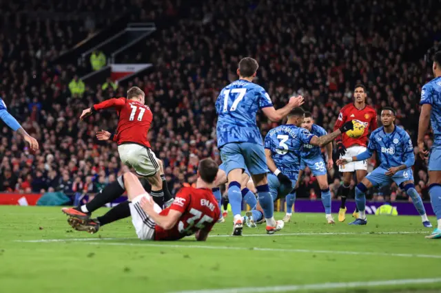 Hojlund fires the ball towards the net for his first UNited PL goal.