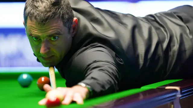 Ronnie O'Sullivan attempts a pot on a red