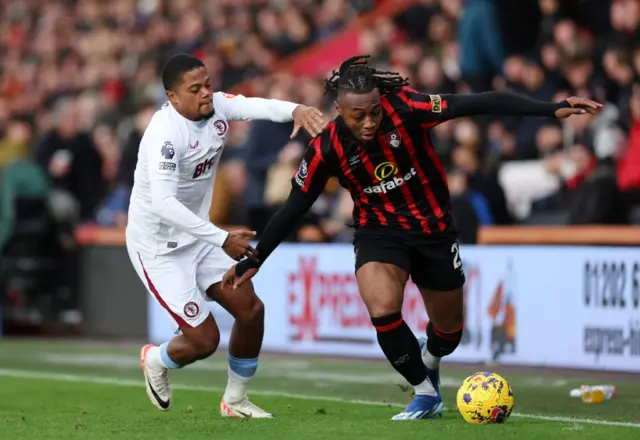 Antoine Semenyo runs with the ball whilst under pressure from Leon Bailey