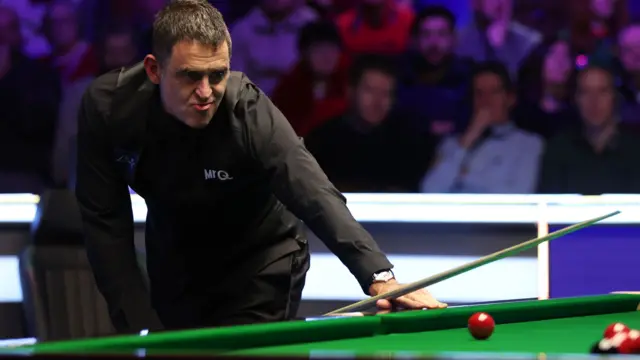 Ronnie O'Sullivan assesses the table