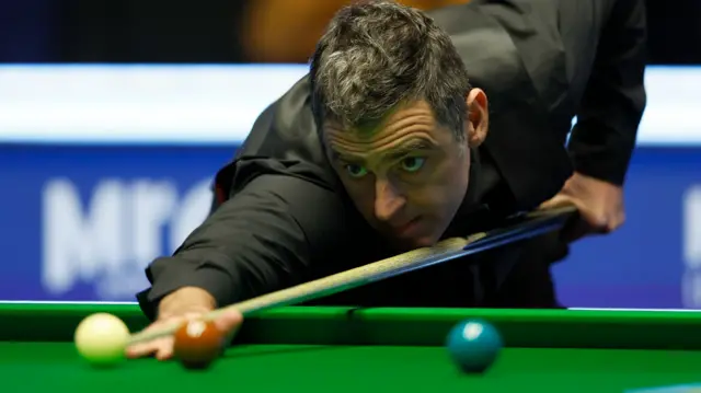 Ronnie O'Sullivan breaks off