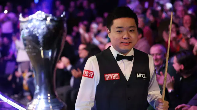 Ding Junhui enters the arena