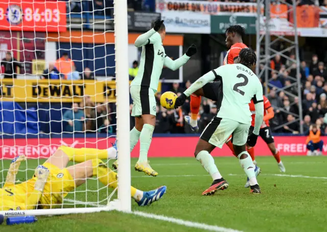 Elijah Adebayo scores for Luton