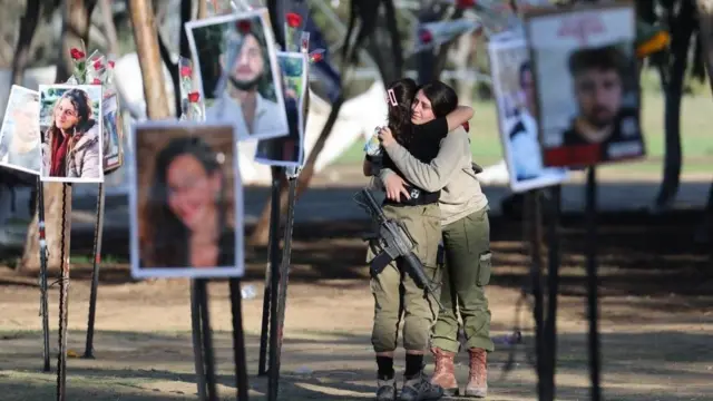 Israeli soldiers hug