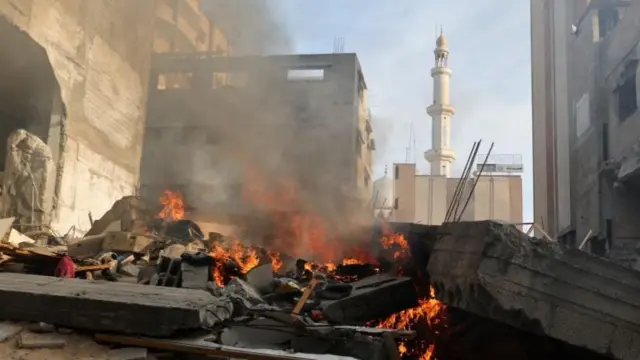 Fire burns following an air strike in Khan Younis - 4 December