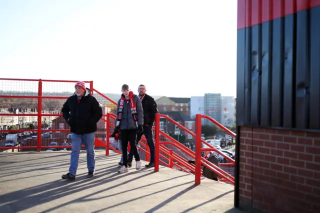 Sheffield United fans arrive at Bramall Lane.