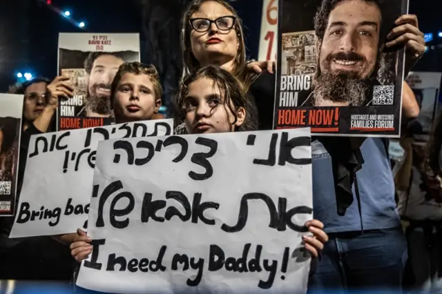 Demonstration in Tel Aviv on 25 November calling for return of hostages