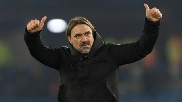 Leeds United boss Daniel Farke gives the thumbs up