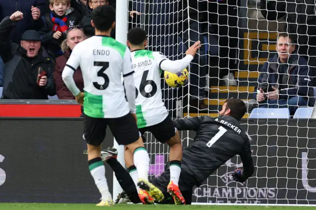 Alisson Becker save