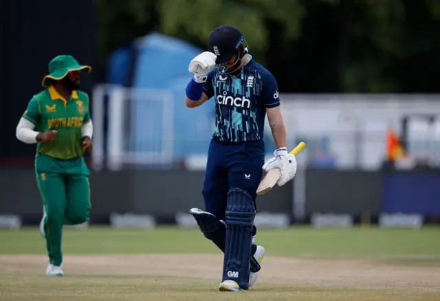 Ben Duckett walks off after being dismissed