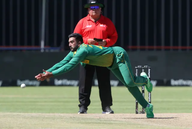 Tabraiz Shamsi drops Dawid Malan