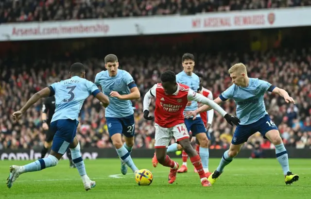 Arsenal's English striker Eddie Nketiah (C) vies with Brentford's English defender Rico Henry (L), Brentford's German midfielder Vitaly Janelt (2L) and Brentford's English defender Ben Mee (R) during the English Premier League football match between Arsenal and Brentford at the Emirates Stadium in London on February 11, 2023