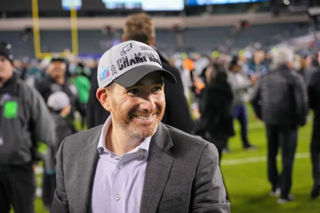 Howie Roseman wearing a Philadelphia Eagles NFC Conference champion hat