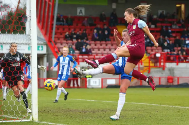 Kirsty Hanson scores