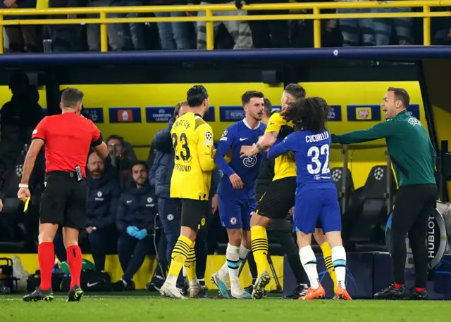 Borussia Dortmund and Chelsea players come together