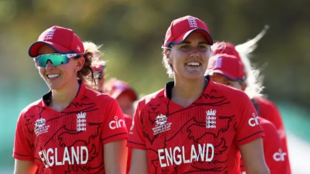 Nat Sciver-Brunt and Kate Cross