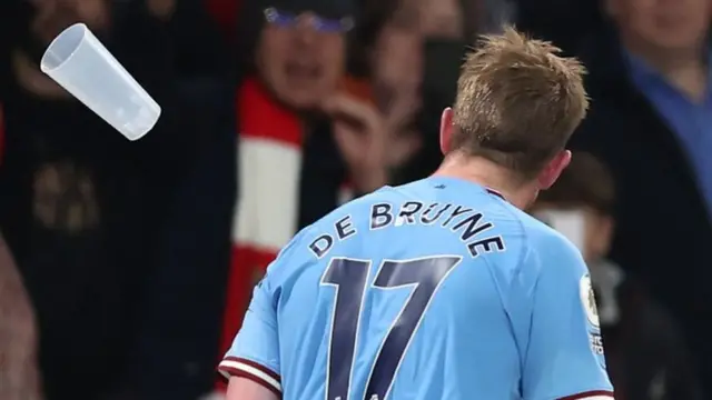 Missile thrown towards Manchester City's Kevin de Bruyne