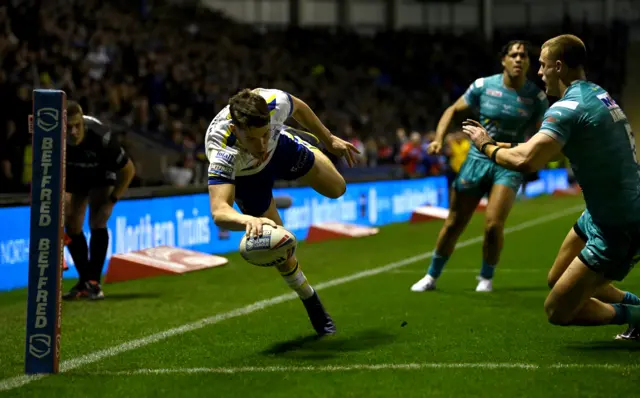 Josh Thewlis scores for Warrington