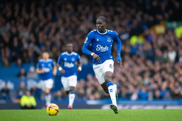 Amadou Onana of Everton runs with the ball