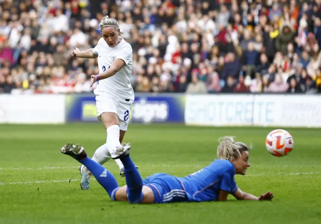 England's Jordan Nobbs shoots at goal against Italy