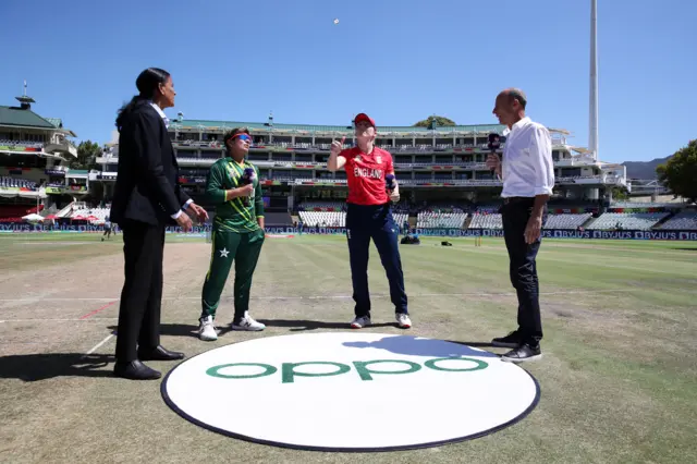 Heather Knight and Nida Dar at the toss