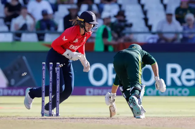 Amy Jones stumps Pakistan's Nida Dar