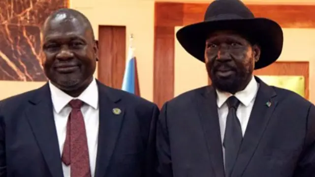 South Sudanese President Salva Kiir (R) and his deputy Riek Machar (L)